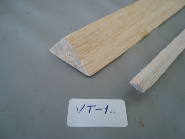 VARETA TRIANGULAR DE BALSA EXTRA 12,7mm 1/2pol DE LADO BASE 18,1mm COMP.:1000mm