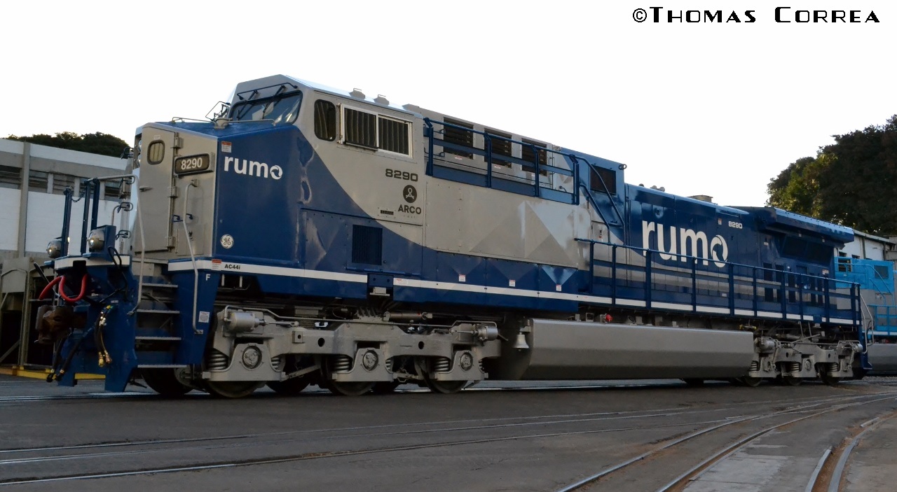 LOCOMOTIVA DIESEL AC44i GE ELETRICA RUMO FASEII  ESC.: HO ESC.: 1/87