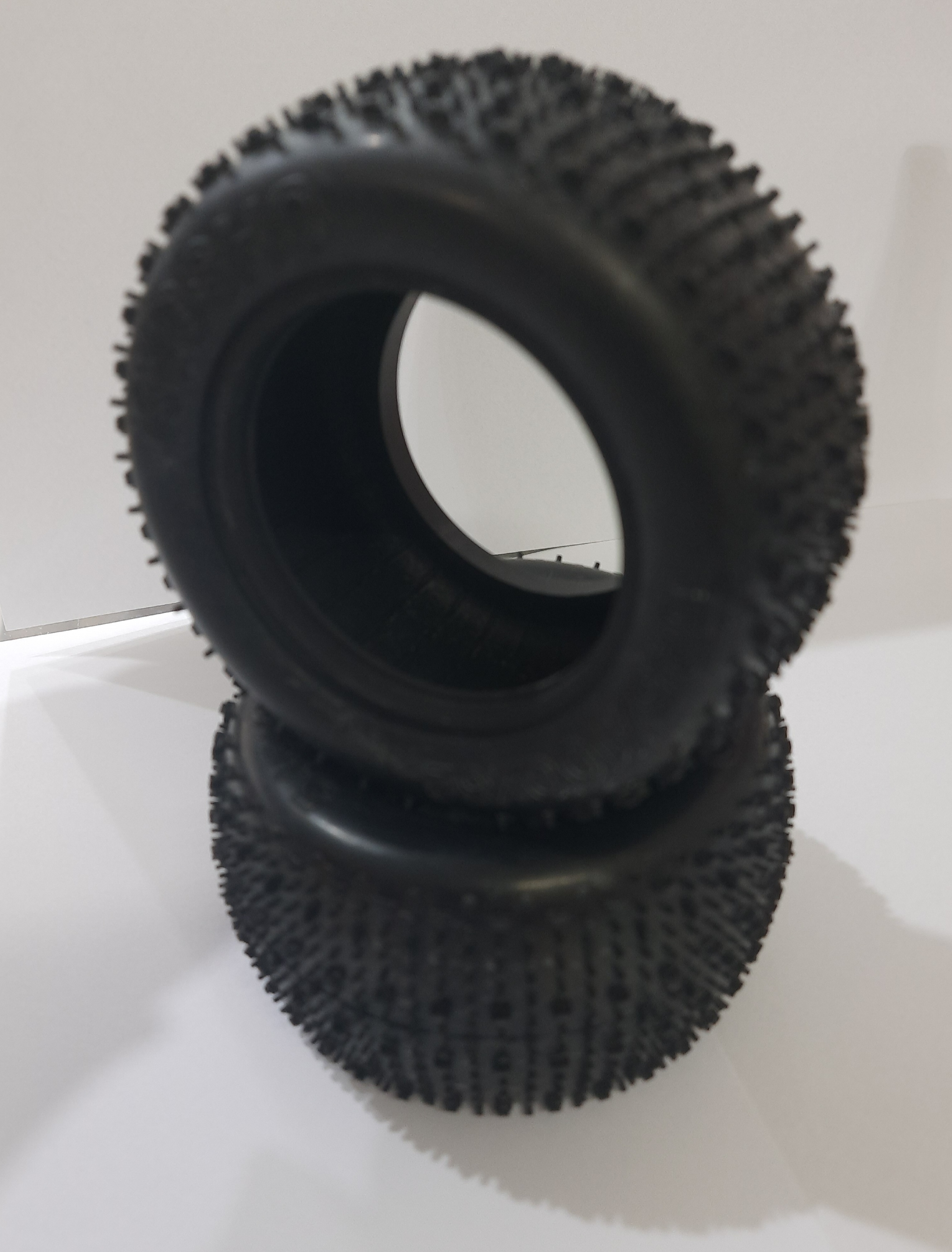 PNEUS TRASEIRO OFF-ROAD P/ OUTLAW RAMPAGE PRO 1/10 (PAR) QR-BB-REAR TIRE ST 2/PK