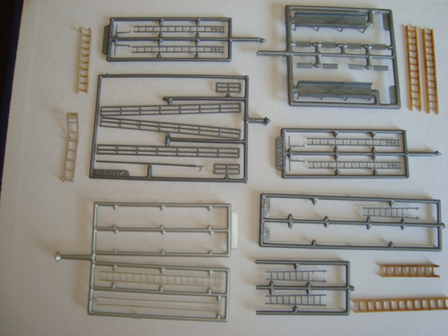 ESCADAS DIVERSAS ESC.: HO ESC.: 1/87 PACOTE INCOMPLETO