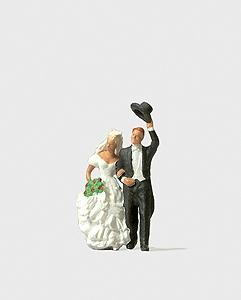 NOIVOS RECEM CASADOS ELE DE SMOKING E CHAPEU FIGURAS  ESC.:1/87 ESC.: HO