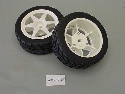 RODA E PNEU CARRO RC MONTADOS DIANTEIRAS 6 RAIOS BCA. P/T.TIGER SSR PCTE.:C/ PAR