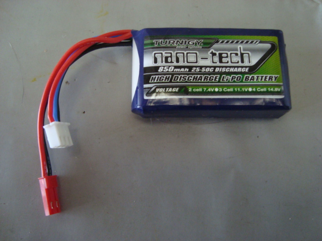 BATERIA RECARREGAVEL LIPO 2S 7,4V 850MAH 25/50C PLUG FUTABA 2 POLOS 