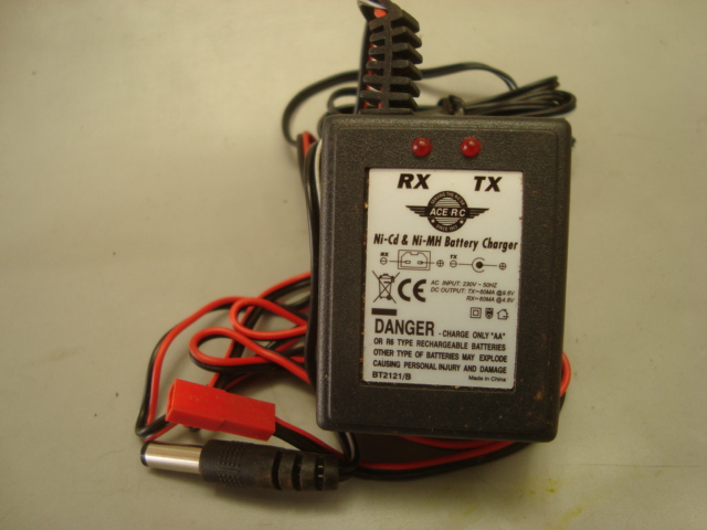CARREGADOR DE BATERIA P/ RÁDIO RX TX Ni-Cd ou Ni-MH Battery Charger 220v  60Mah