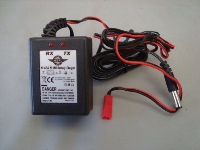 CARREGADOR DE BATERIA P/ RÁDIO RX TX Ni-Cd ou Ni-MH Battery Charger 220v  110Mah