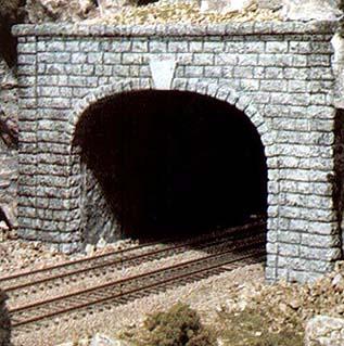 PORTAL DE TUNEL DUPLO EM PEDRAS BRITADAS  ESC.: HO ESC.: 1/87